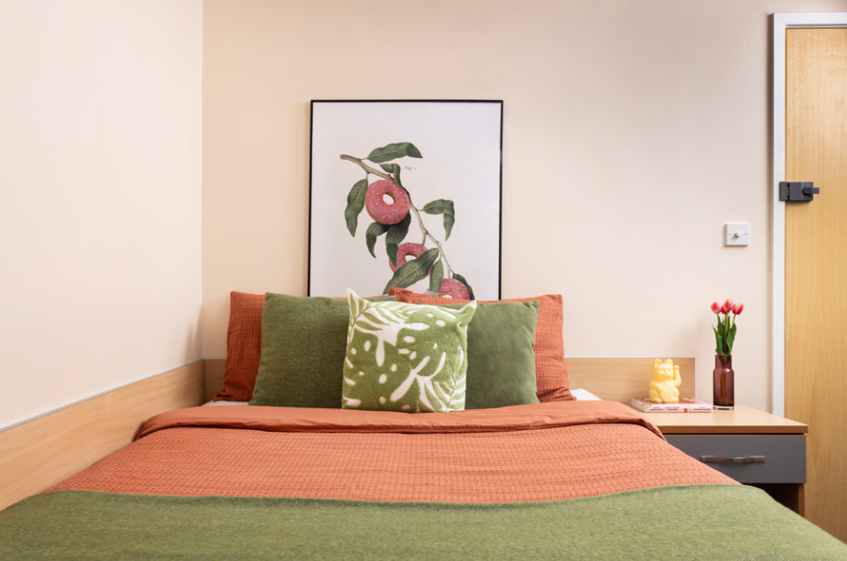 Extra Large Ensuite: Three Bed Flat