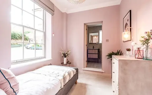 Contemporary 2 bed apartment 3