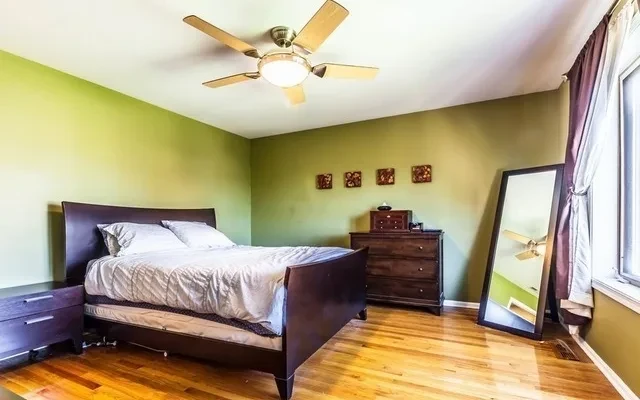 Home Like Cozy Townhouse in Historical Bridgeport 3