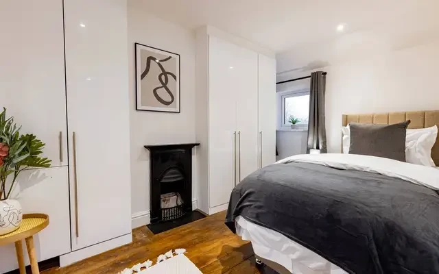 5 bed house (sleeps 9) with parking 3