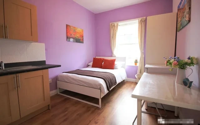 Lansdowne Flat 4