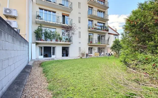 Comfortable 2-bedroom flat in Pantin 0