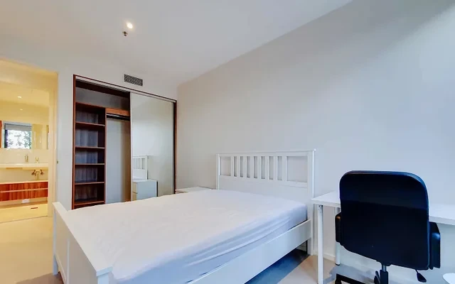 240 Bunda St 0