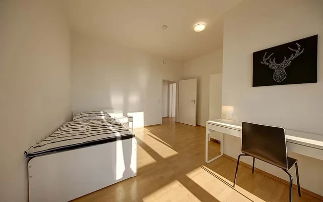 Koenig-Karl-Strasse 84DE-09-007M 1