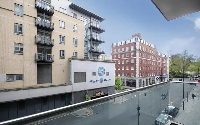 20 Gillingham Street 4