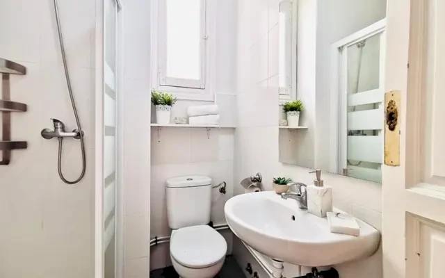 Nice double room in Calle Velázquez 2