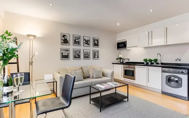 Sloane Avenue 11039# 4