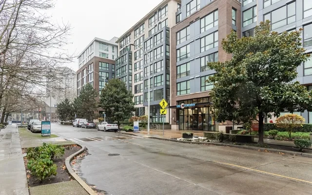 The Century Apartments, 101 Taylor Ave N 4