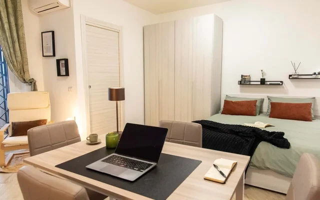 STUDIO APARTMENT (up to 4 same price) with LIVING AREA, PATIO and PRIVATE GARDEN, 15 min to ROME-DOWNTOWN #R2 4