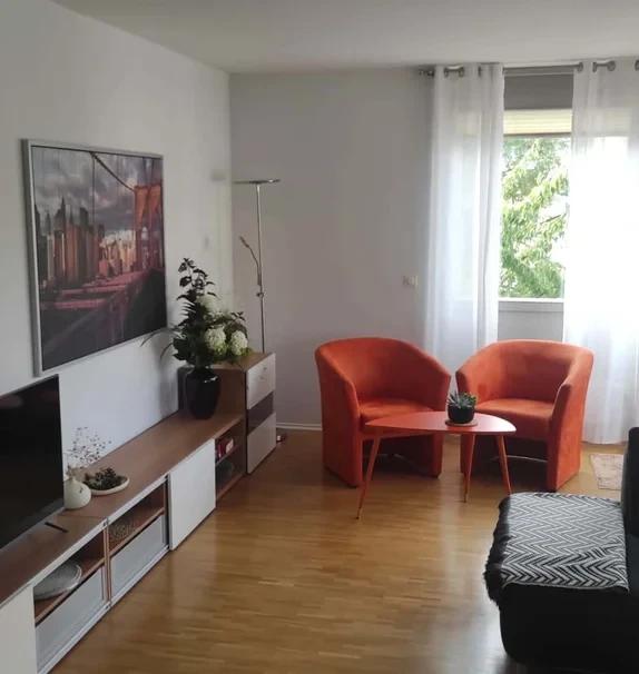 Wohnen auf Zeit: 3-Zi.-wohnung, traumhafte Lage, nahe Klinikum