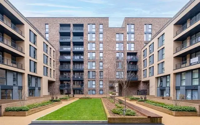 Summerstown, London, SW17 0HF 1