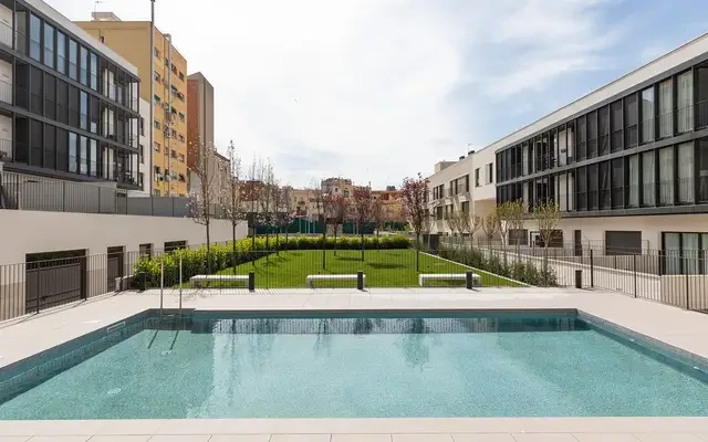 Interesting 3-bedroom apartment in El Poblenou 4