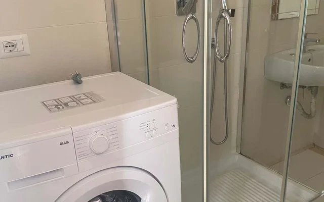 Elegante e spazioso molocale 4