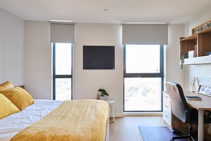 Tower Studio Silver Plus