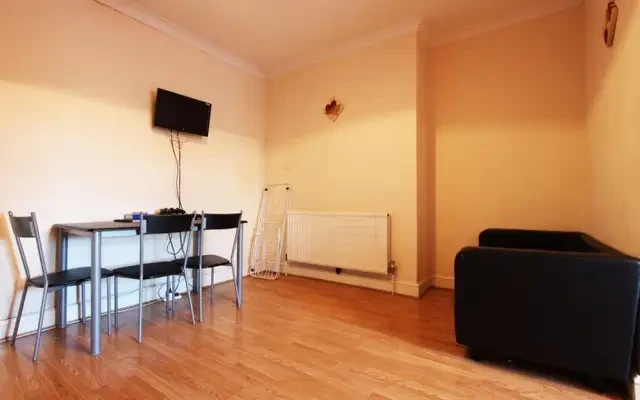 apartment near 186 ROMFORD ROAD 3