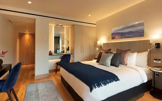 London Tower Suites 2