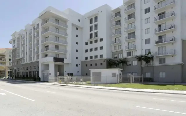Pearl Dadeland 3