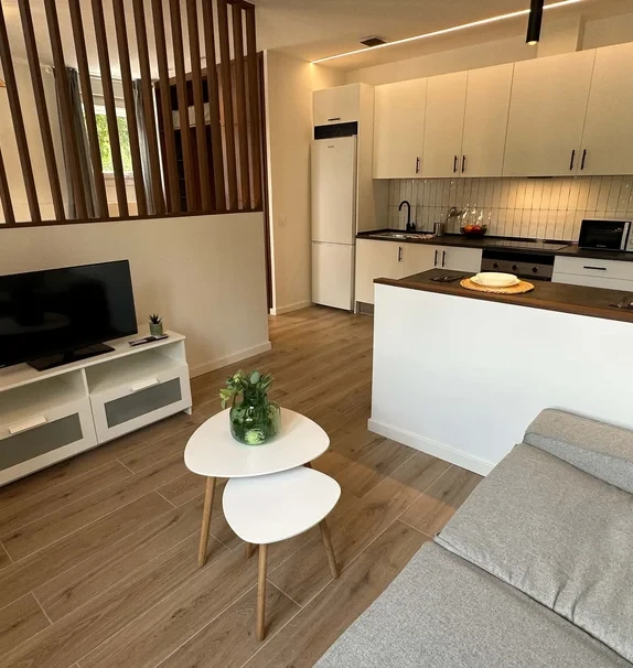 Avenida Bellas Vistas, 9. Local 1 (ONLY STUDENTS)