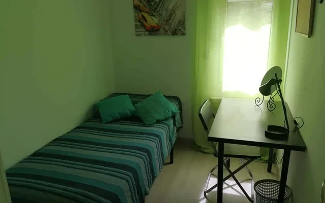 Structure in : Hacienda de Pavones 53 | Habitacion 2 Madrid, Spain 1