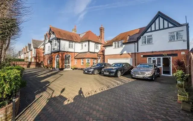 Grove Park Gardens, London, W4 3RY 3