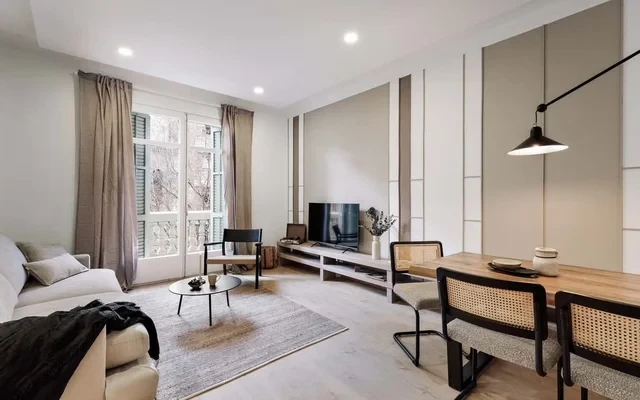 Costa - 3 bedrooms, balcony in Eixample Esquerra 0