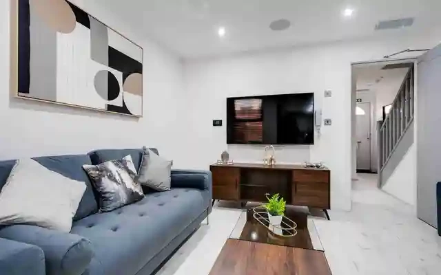 10 Leopold road, L7 2