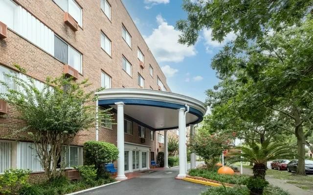 College Manor 1