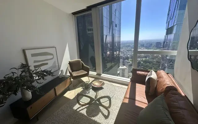 648 Lonsdale Street 2