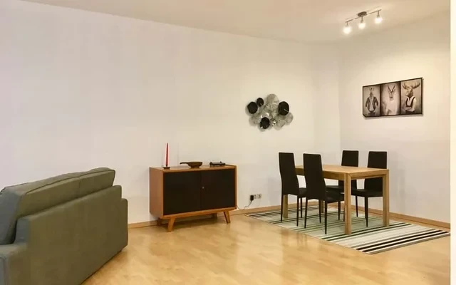 Gina - schoene, sanierte Altbau-Wohnung im Prenzlauer Berg 3