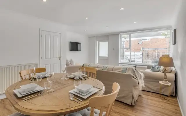 58 Grove Avenue 2