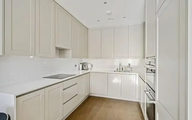 Renaissance Square Apartments, Palladian Gardens, Chiswick, London, W4 2DZ 3