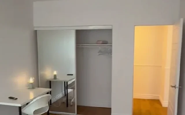 Pearson Housing - 1350 Rue du Fort - Montreal student accommodation - Deluxe Room in a 3-bedroom