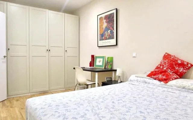 CONVENIENTE PISO EN CHAMBERI 0