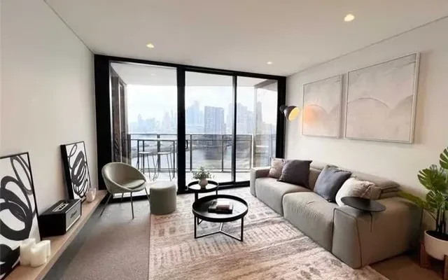 1404/103 South Wharf Drive 1