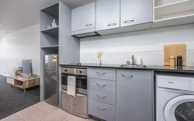 76 Albert Street - Auckland student accommodation - 1 Bed 1 Bath-L12