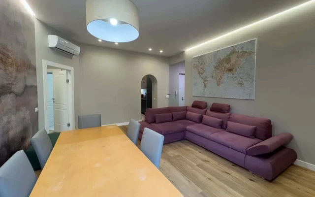 Piazza Tommaso de Cristoforis 4
