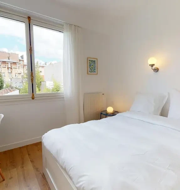 Bright double ensuite bedroom near Parc Du Moulin Puteaux