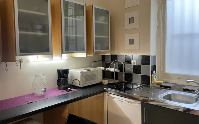 PARIS 10e·25m²·studio·With furniture·Long-term only 3