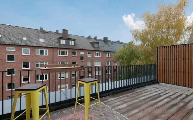 Single bedroom in a 4 bedroom apartment in Hamburg 2