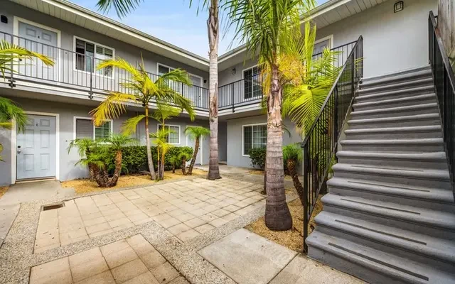 Solis Isla Vista 4