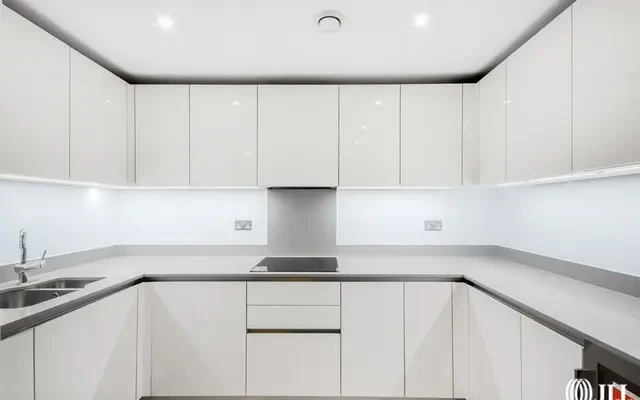 Nine Elms Point London SW8 3