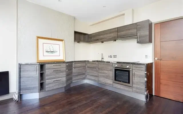 High Street, Esher, KT10 9QY 2