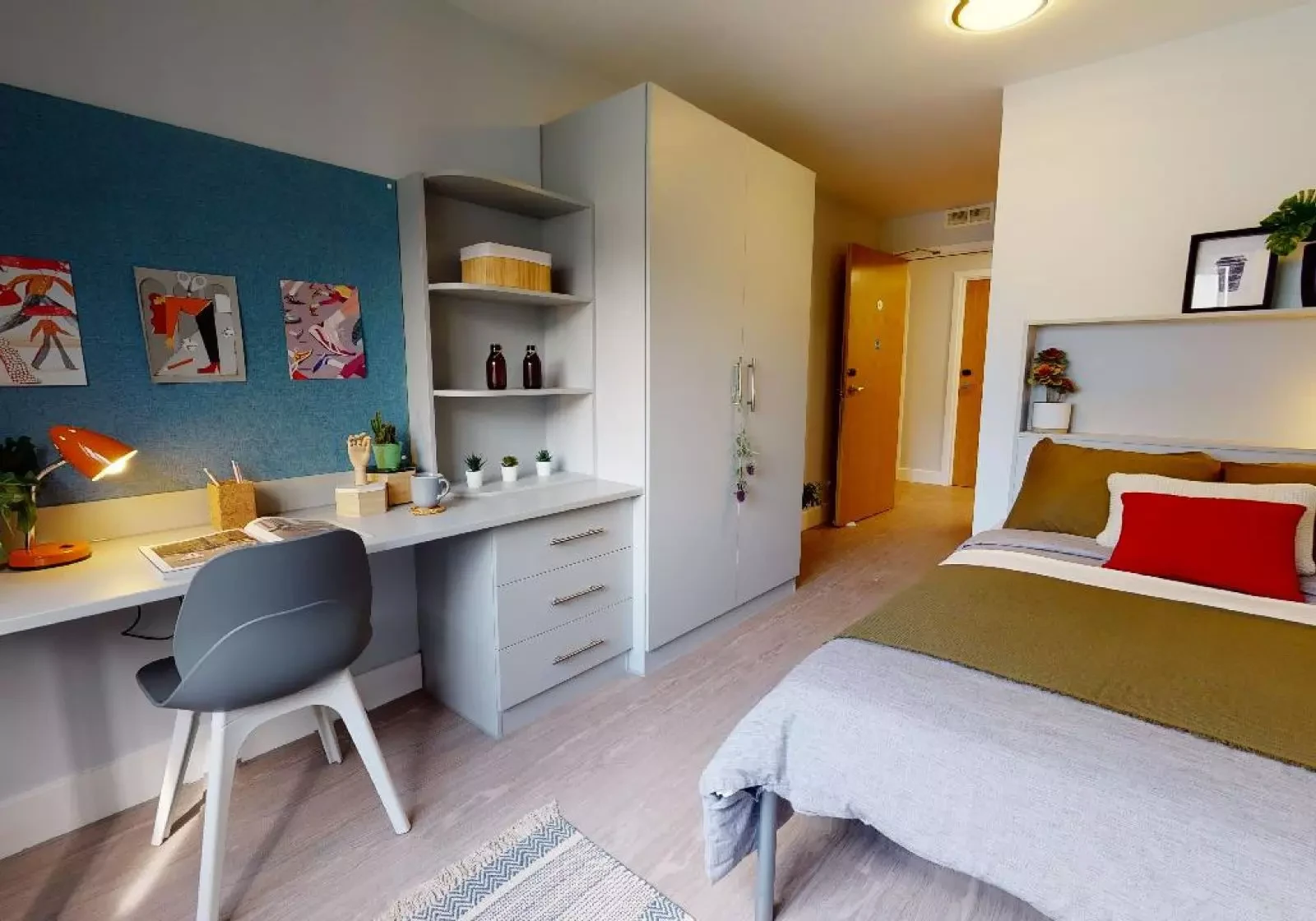 Bronze En Suite Plus