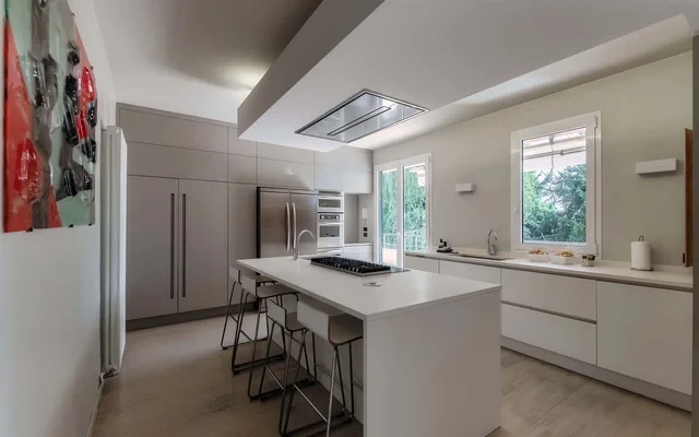 VILLA MARTA - Villa moderna con 4 camere e giardino tra le colline sopra Como 2