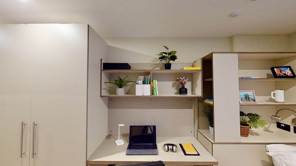 Standard Studio (Wet Room)