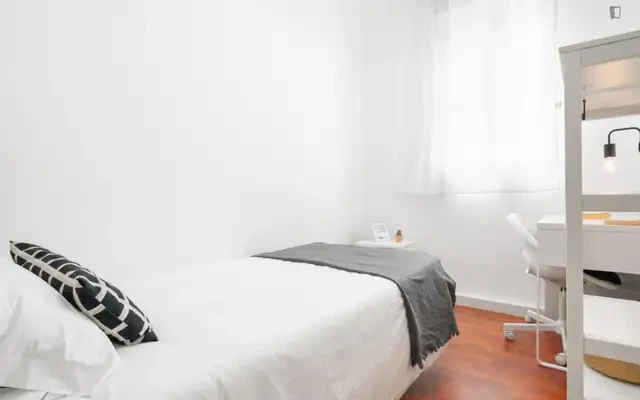 Cosy single bedroom near the Quevedo metro 1