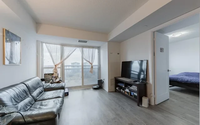 275 Village Green Square 1