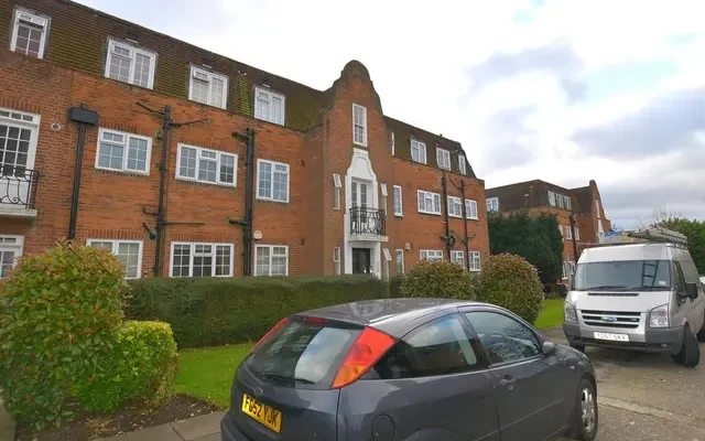 Belmont Close Cockfosters, Herts EN4 0