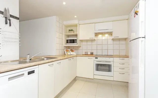 142 Vincent Street - Auckland student accommodation - Room in a 5 Bedoom Apartment (1B)