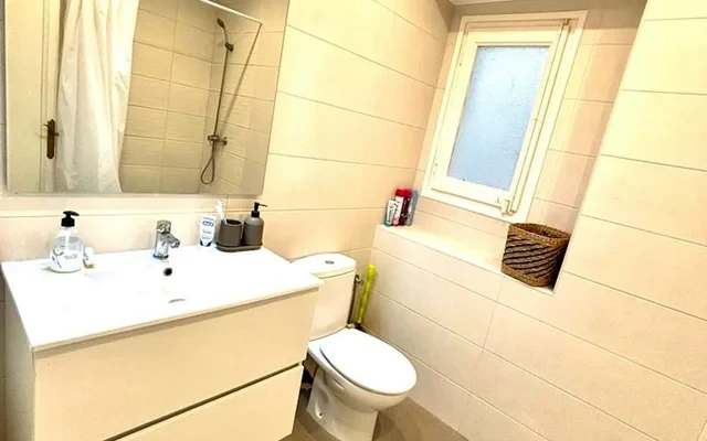 Carrer de Girona Barcelona 08037 Spain 2